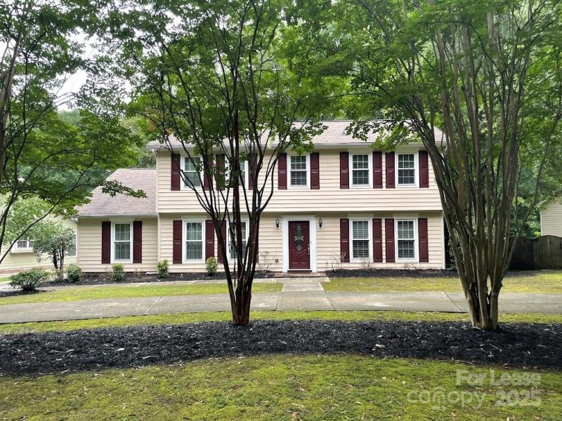 Carmel Valley, Charlotte Community