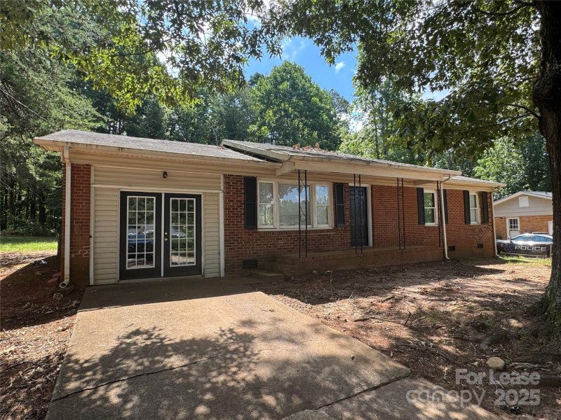 1502 Northwoods Drive