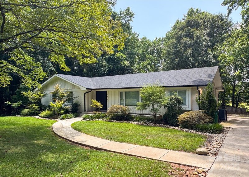 Town And Country Estates, Charlotte Community