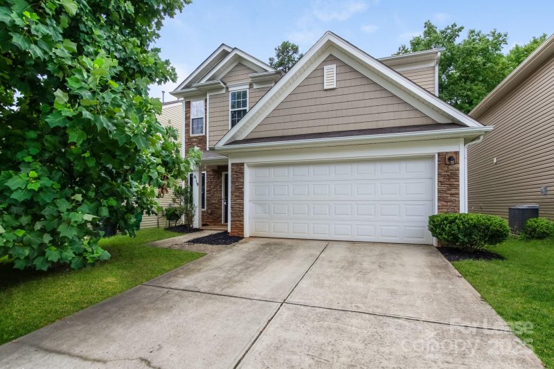 Property image 2 of 619 Mountain Quail Drive in Hawk Ridge, Charlotte, NC 28216