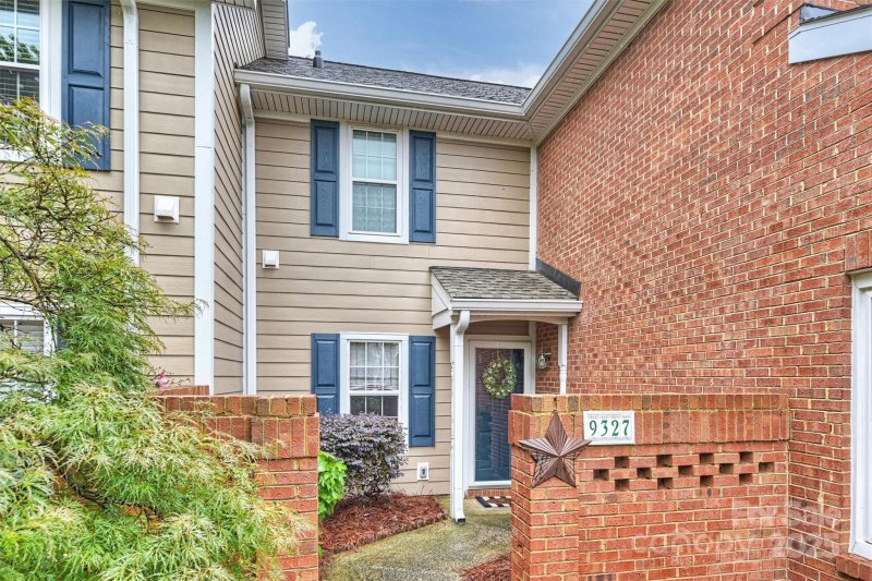 9327 S Vicksburg Park Court