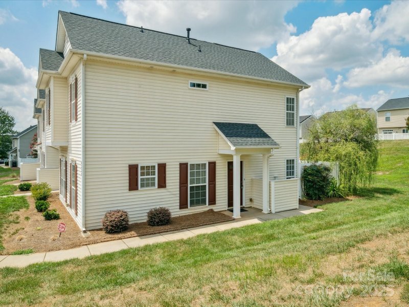 Property image 3 at 8337 Washoe Pine Lane, Charlotte, NC 28215