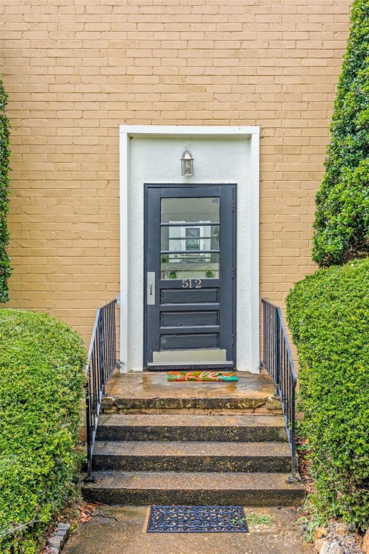 Property image 3 of 512 Wakefield Drive in Selwyn Village, Charlotte, NC 28209