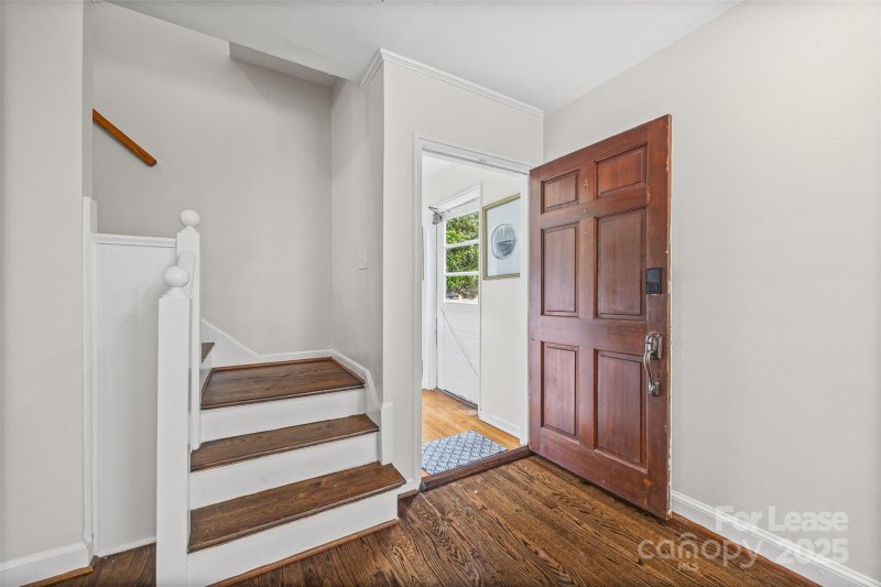 Property image 5 of 512 Wakefield Drive in Selwyn Village, Charlotte, NC 28209