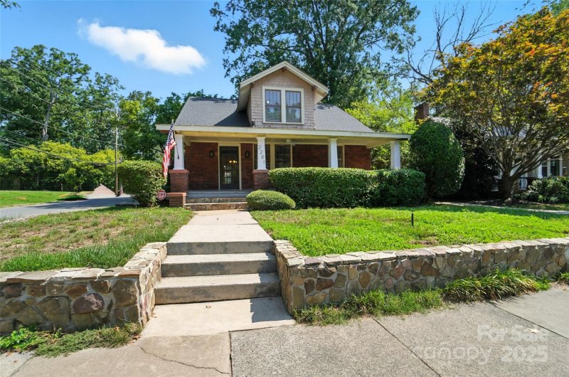 2201 Commonwealth Avenue