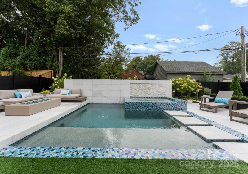 Property image 2 at 1007 Poindexter Drive, Charlotte, NC 28209