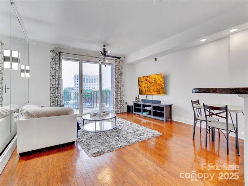 Property image 2 at 300 W 5th Street, Charlotte, NC 28202