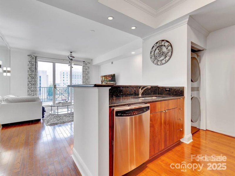 Property image 3 at 300 W 5th Street, Charlotte, NC 28202