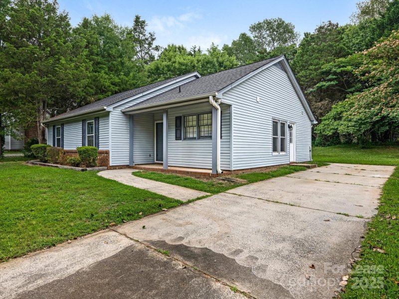 7609 King Richard Court