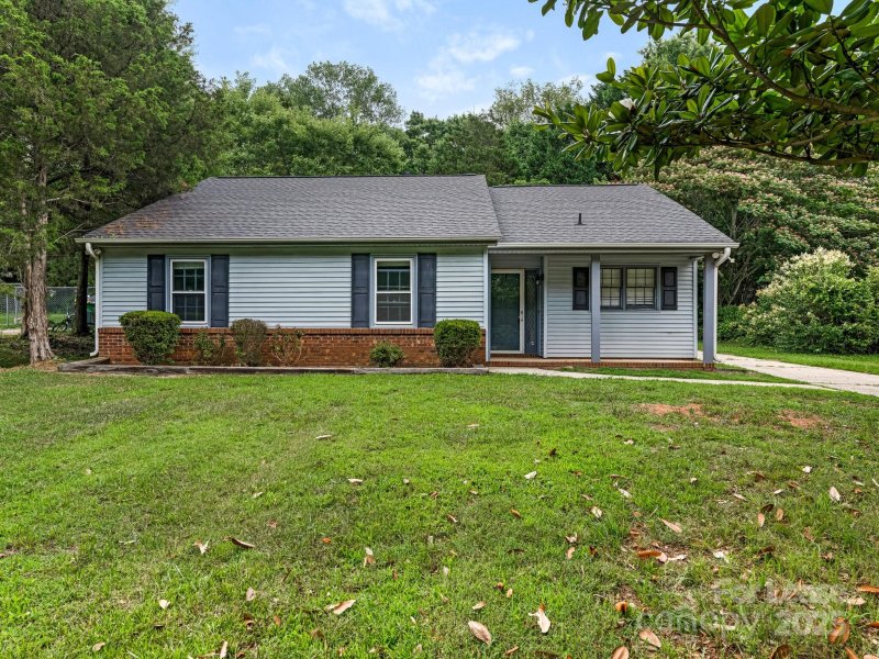 Property image 2 at 7609 King Richard Court, Charlotte, NC 28227