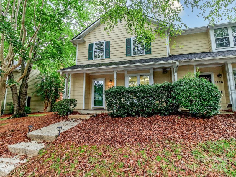 Property image 2 at 2722 Tiergarten Lane, Charlotte, NC 28210