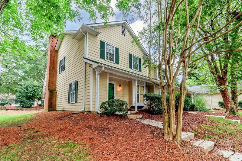 Property image 3 at 2722 Tiergarten Lane, Charlotte, NC 28210