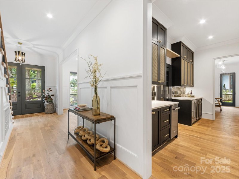 Property image 4 at 438 Wonderwood Drive, Charlotte, NC 28211