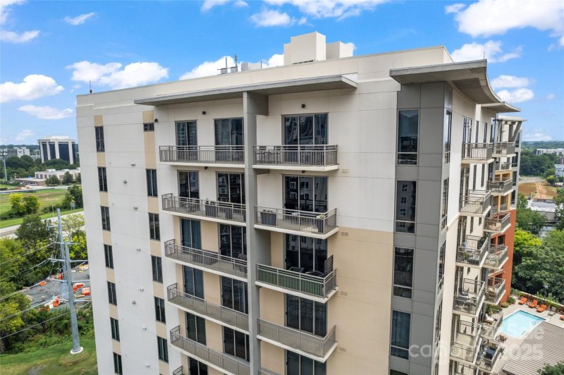 Royal Court, Charlotte Community