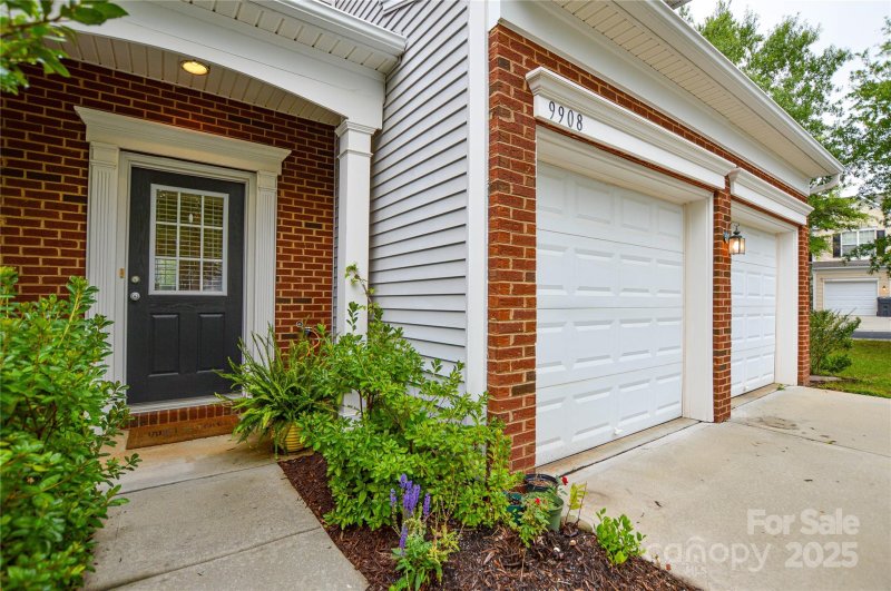 Property image 2 of 9908 Fallon Trace Avenue in Blakeney Preserve, Charlotte, NC 28277