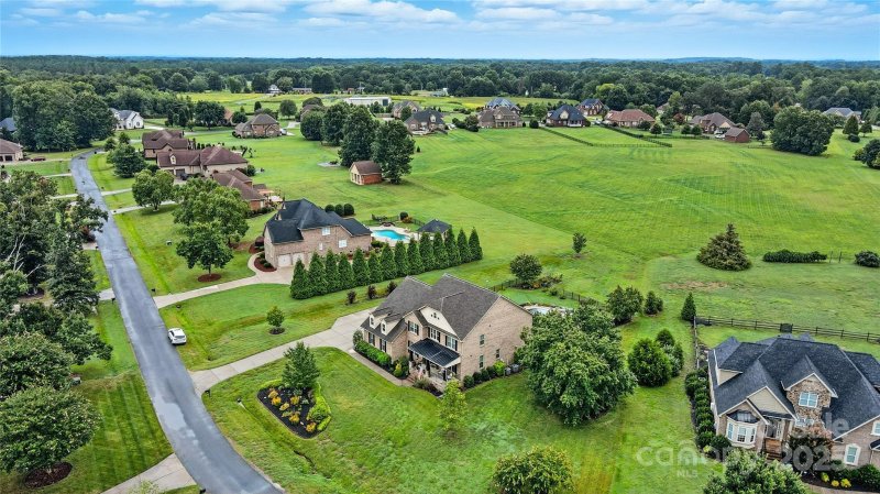 Property image 5 of 4925 Campobello Drive in Old Gate, Monroe, NC 28110