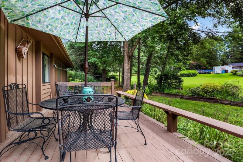 Property image 4 at 27 Poplar Court, Hendersonville, NC 28792