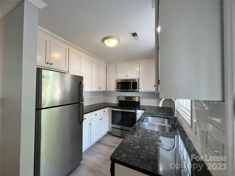 Property image 4 at 1948 Lynnwood Drive, Charlotte, NC 28209