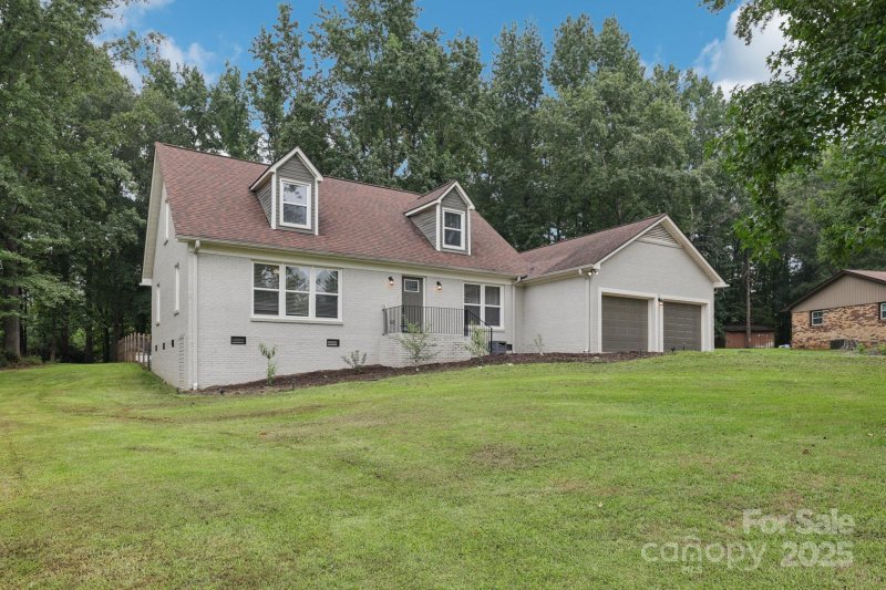 Property image 2 of 798 Pinehaven Circle in Pine Haven, Clover, SC 29710