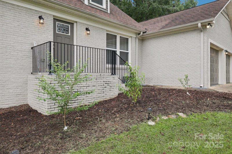 Property image 3 of 798 Pinehaven Circle in Pine Haven, Clover, SC 29710