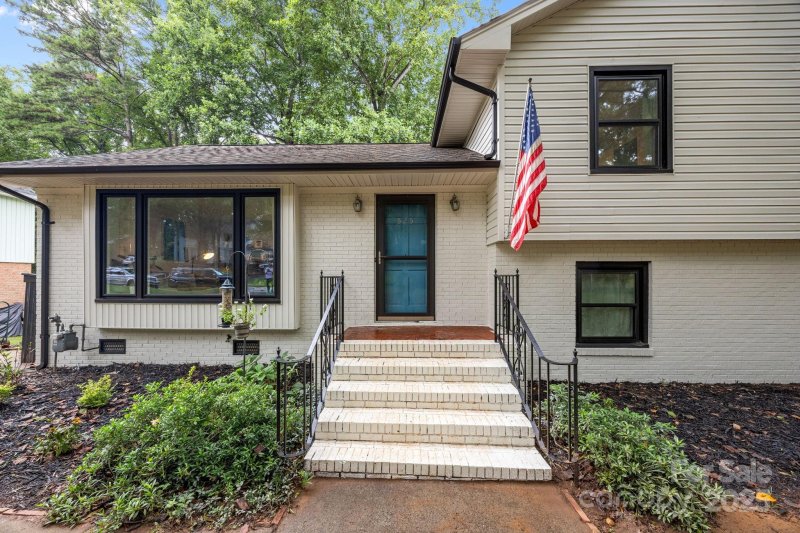 Property image 2 at 525 Kelford Lane, Charlotte, NC 28270