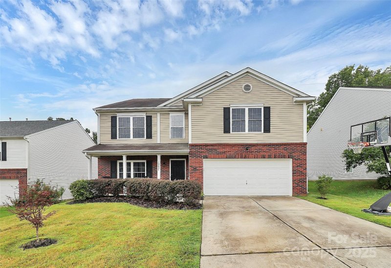 Cabarrus Crossing, Huntersville Community