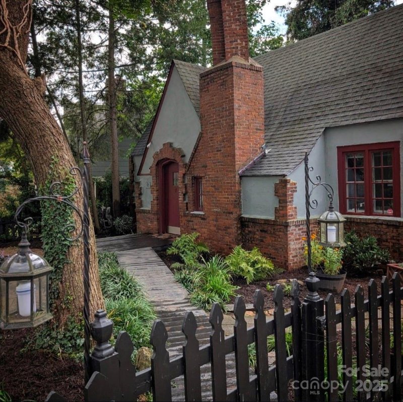 Property image 2 at 65 Westover Drive, Asheville, NC 28801