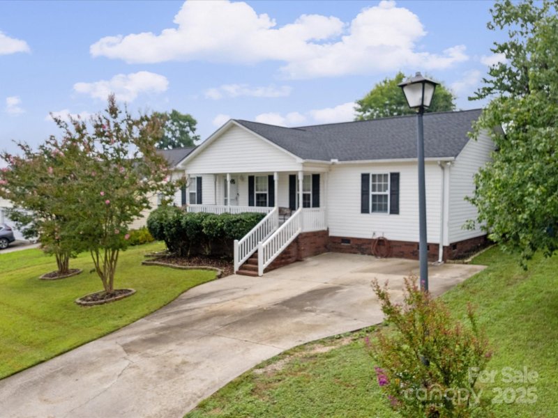 Property image 2 at 640 Loch Lomond Circle, Concord, NC 28025