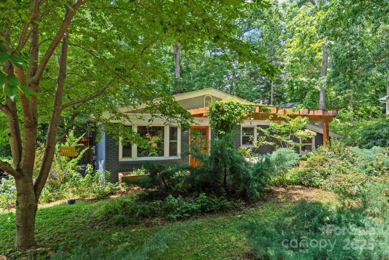 Property image 2 of 207 S Oconeechee Avenue in Methodist Colony, Black Mountain, NC 28711