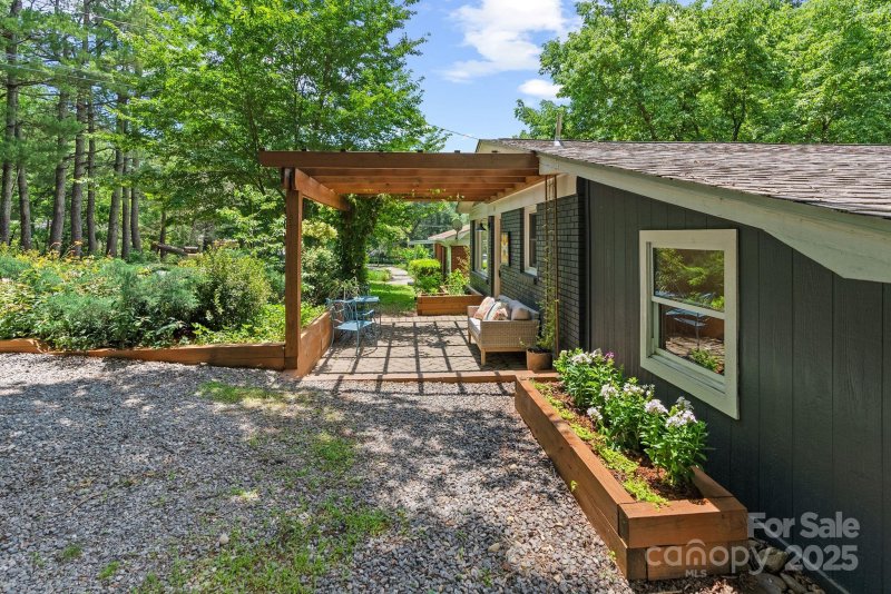 Property image 3 of 207 S Oconeechee Avenue in Methodist Colony, Black Mountain, NC 28711