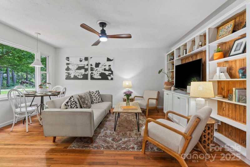 Property image 5 of 207 S Oconeechee Avenue in Methodist Colony, Black Mountain, NC 28711