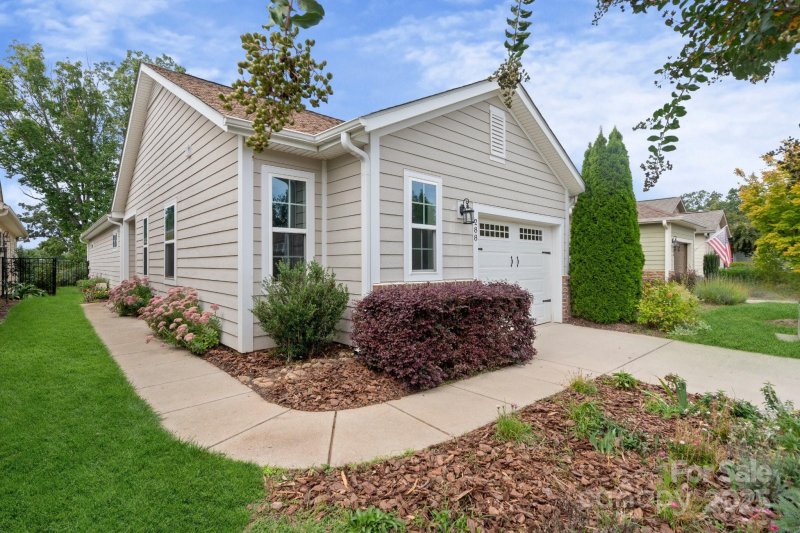 Property image 2 at 288 Flat Rock Drive, Denver, NC 28037