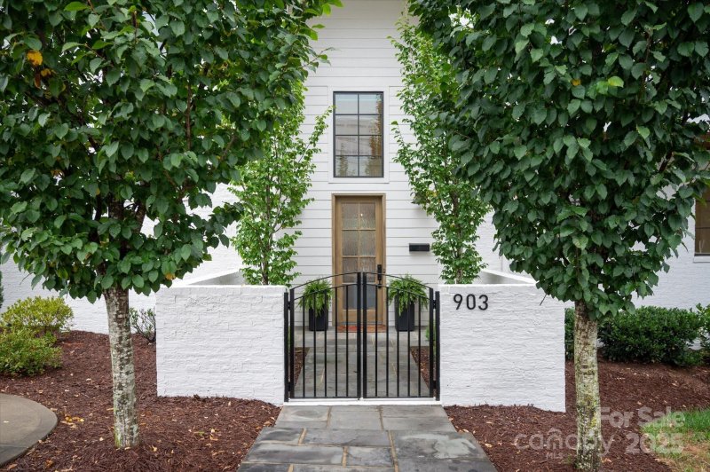 Property image 3 of 903 Mcdonald Avenue in Dilworth, Charlotte, NC 28203