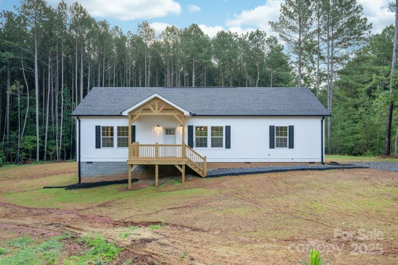 Property image 2 of 148 Arrington Road in Arrington Woods, Statesville, NC 28625