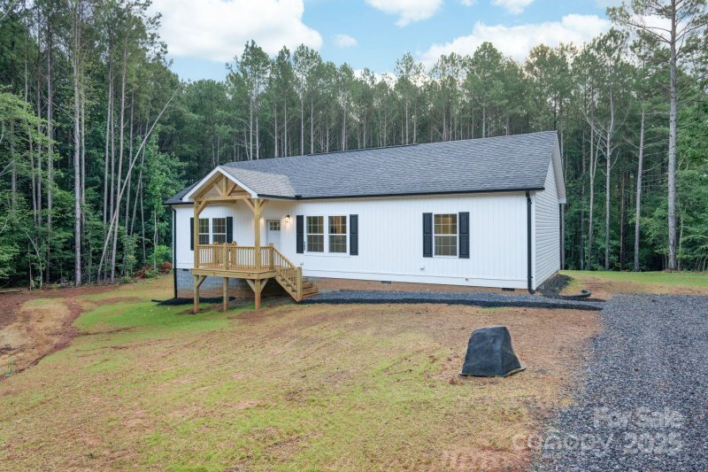 Property image 4 of 148 Arrington Road in Arrington Woods, Statesville, NC 28625