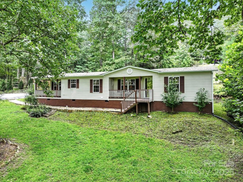 Property image 2 of 70 Pastoral Way in Willow Cove, Hendersonville, NC 28739