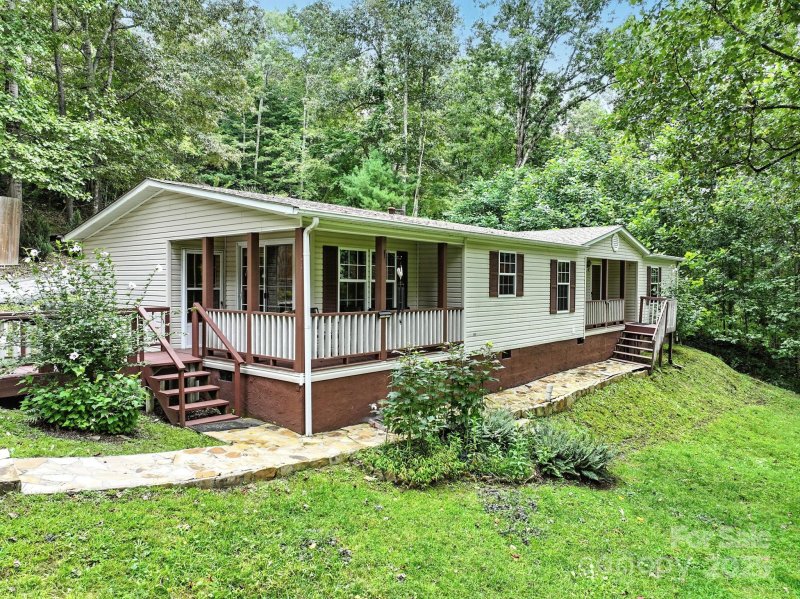 Property image 4 of 70 Pastoral Way in Willow Cove, Hendersonville, NC 28739