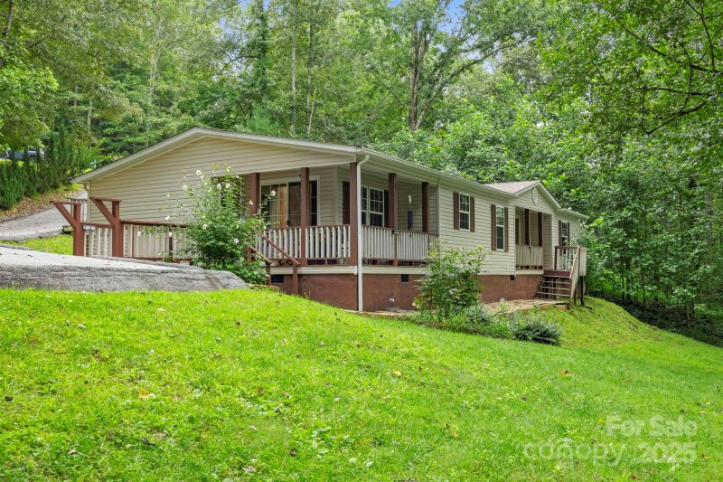 Property image 5 of 70 Pastoral Way in Willow Cove, Hendersonville, NC 28739