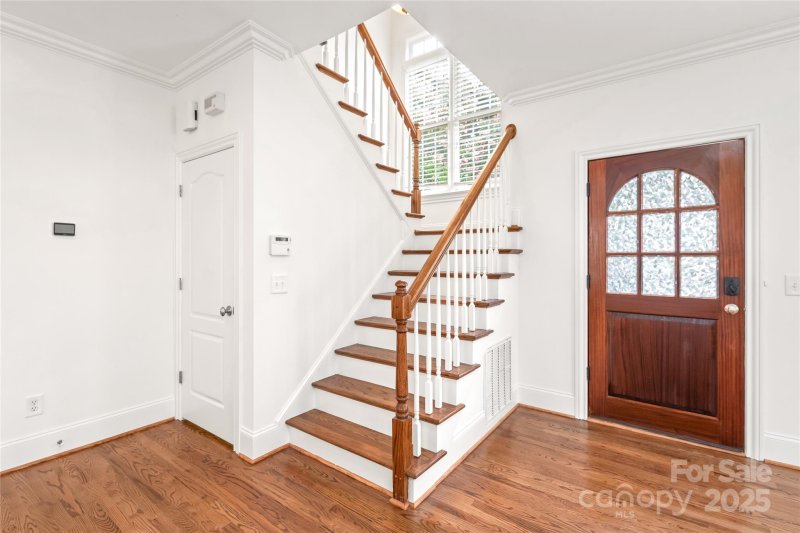 Property image 5 of 915 Millbrook Road in Cotswold, Charlotte, NC 28211