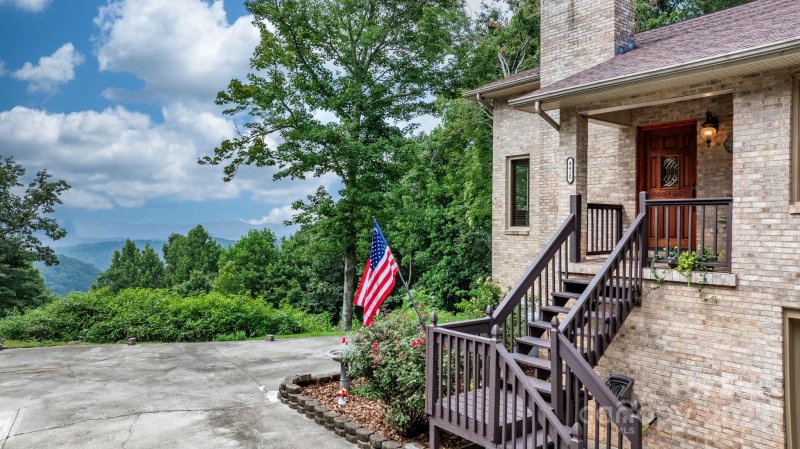 Highland Meadows, Lenoir Community