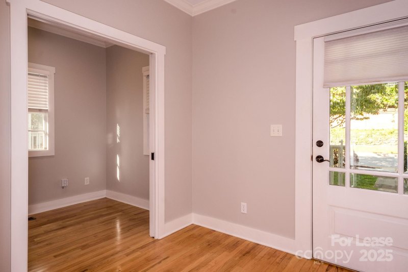 Property image 5 of 140 Murdock Avenue in Annandale, Asheville, NC 28801