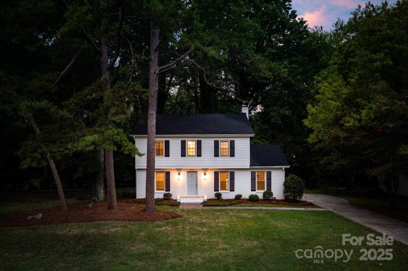 Property image 2 of 2736 Lawton Bluff Road in Candlewyck, Charlotte, NC 28226