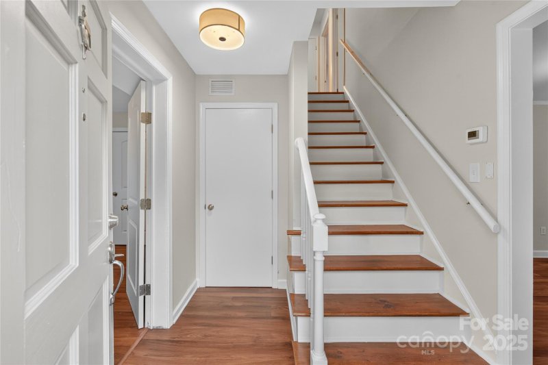 Property image 3 of 2736 Lawton Bluff Road in Candlewyck, Charlotte, NC 28226