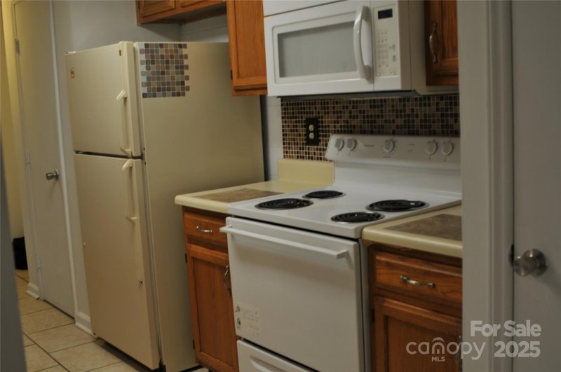 Property image 4 of 1614 K Arlyn Circle in Colville II, Charlotte, NC 28213