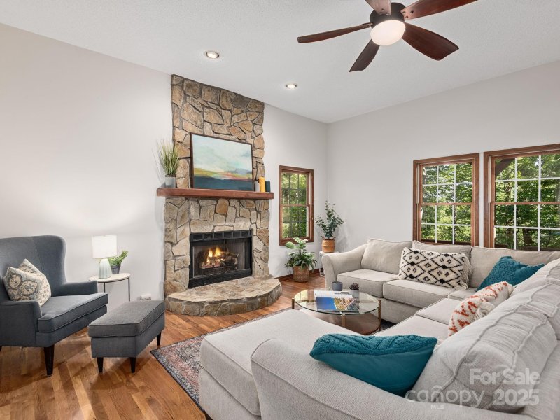 Property image 4 at 12 Sunny Ridge Drive, Asheville, NC 28804