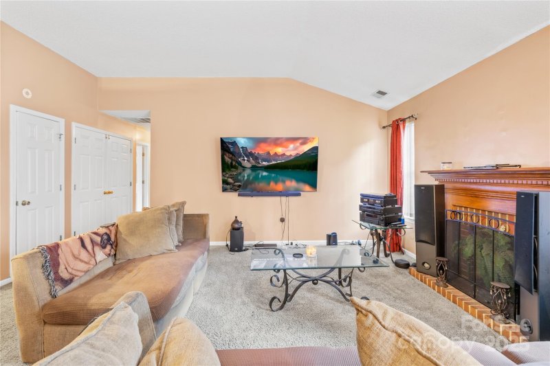 Property image 3 of 1232 Gretna Green Drive in Mcdowell Meadows, Charlotte, NC 28217