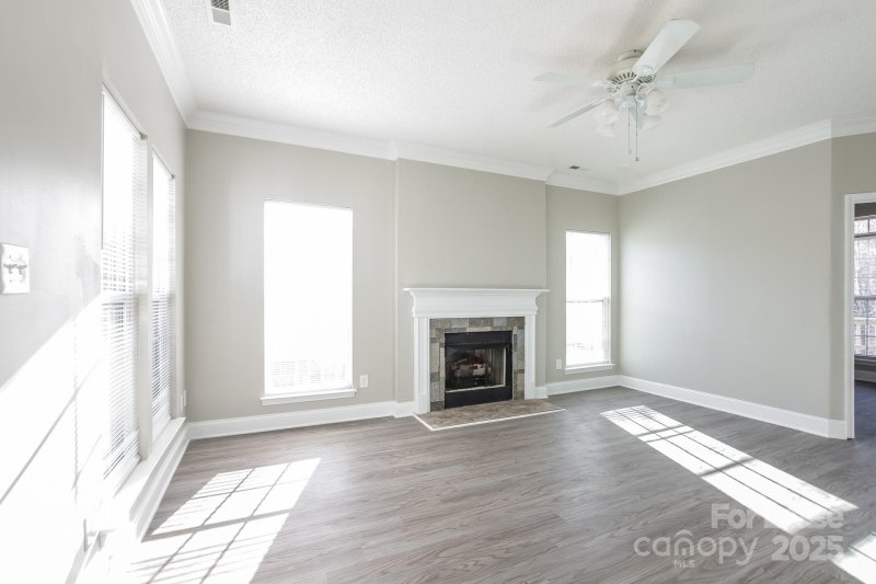 Property image 3 at 133 W Walnut Avenue, Mount Holly, NC 28120