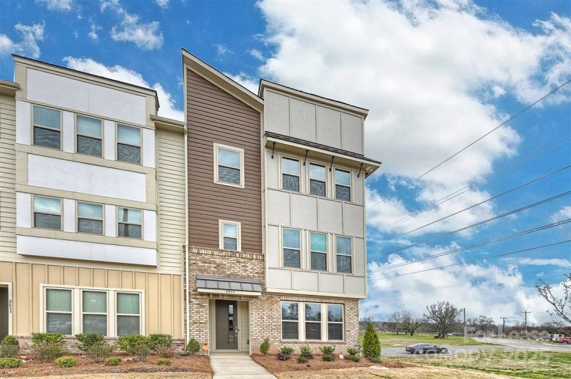 Property image 2 of 2635 Statesville Avenue in Brightwalk, Charlotte, NC 28206