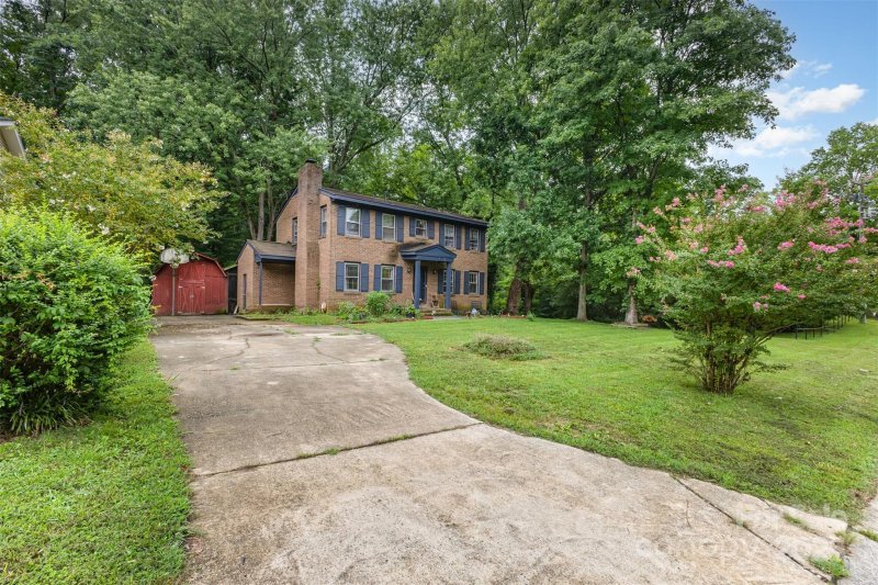 Property image 2 of 6821 David Avenue in Forest Pawtuckett, Charlotte, NC 28214