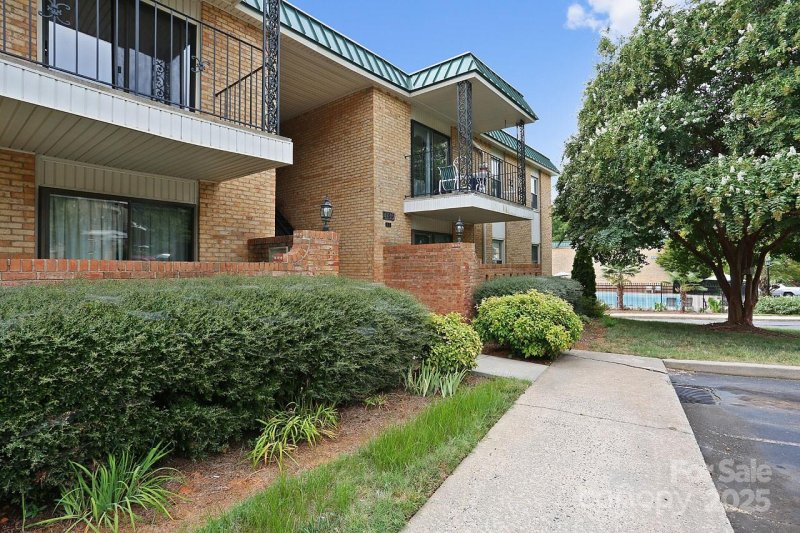 Property image 3 at 4735 Hedgemore Drive, Charlotte, NC 28209